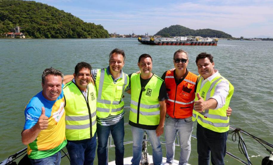 Obra da Ponte de Guaratuba-Matinhos recebe nova balsa de apoio marítimo  Foto: Rodrigo Félix Leal/SEILPR