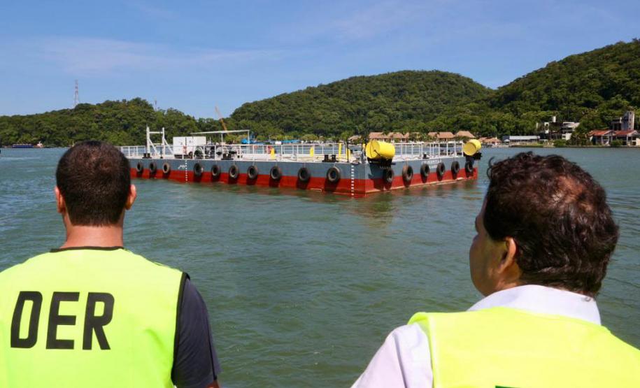 Obra da Ponte de Guaratuba-Matinhos recebe nova balsa de apoio marítimo  Foto: Rodrigo Félix Leal/SEILPR