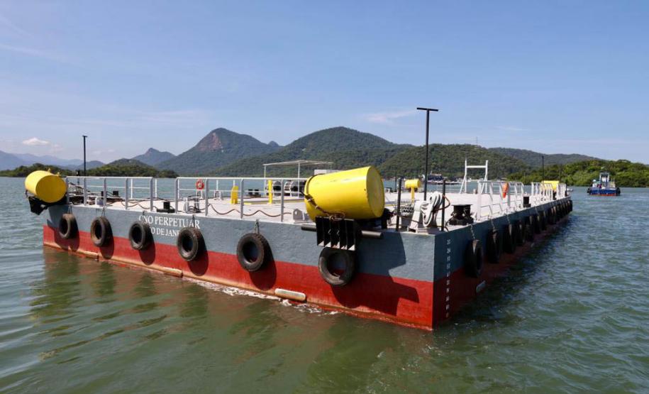 Obra da Ponte de Guaratuba-Matinhos recebe nova balsa de apoio marítimo  Foto: Rodrigo Félix Leal/SEILPR