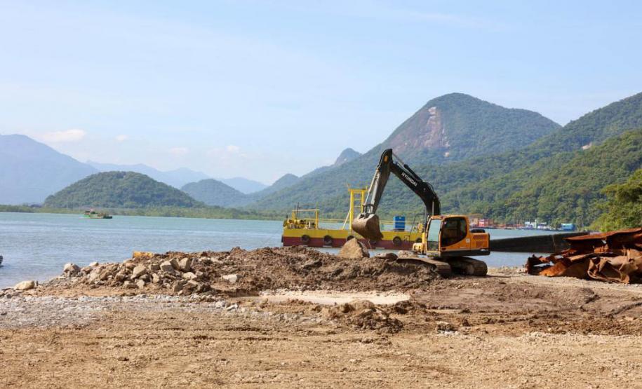 Obra da Ponte de Guaratuba-Matinhos recebe nova balsa de apoio marítimo  Foto: Rodrigo Félix Leal/SEILPR