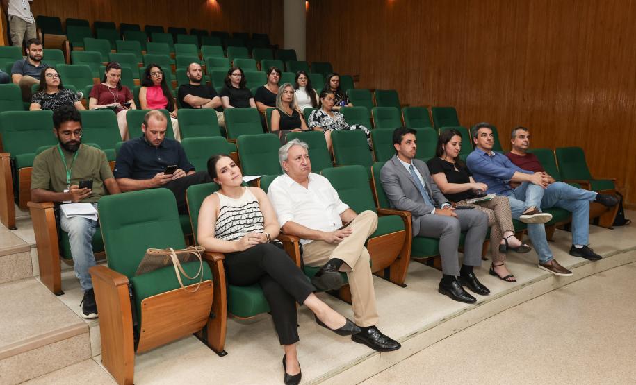 Técnicos do DER/PR apresentaram detalhes da obra nesta terça. Foto: Rodrigo Félix Leal / SEIL