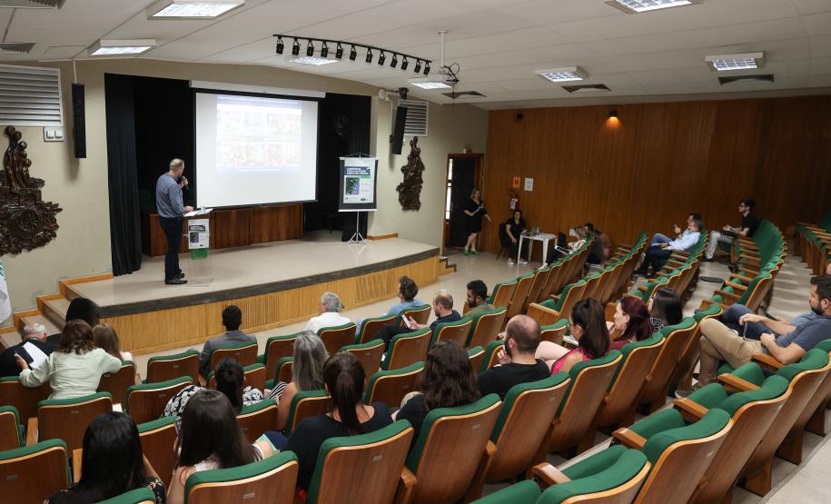 Técnicos do DER/PR apresentaram detalhes da obra nesta terça. Foto: Rodrigo Félix Leal / SEIL