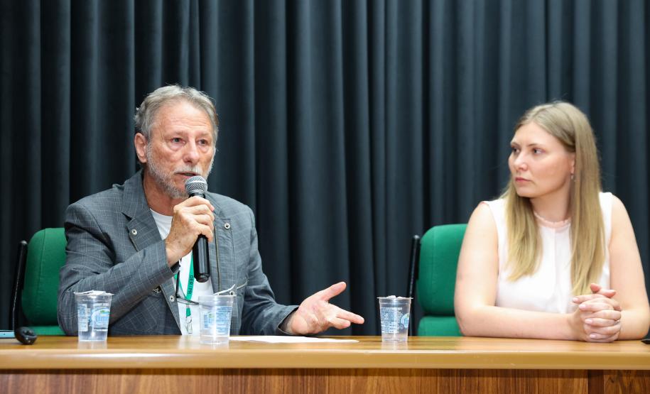 Técnicos do DER/PR apresentaram detalhes da obra nesta terça. Foto: Rodrigo Félix Leal / SEIL