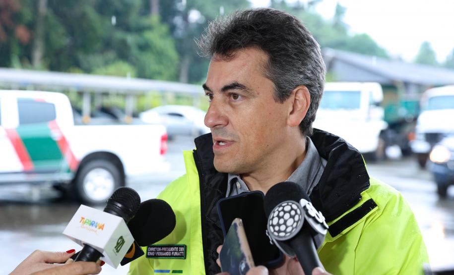 Segundo o diretor-geral do DER/PR, Fernando Furiatti, os equipamentos paranaenses devem ficar, inicialmente, 14 dias no Rio Grande do Sul, prazo que poderá ser prorrogado conforme necessidade. Foto: Rodrigo Félix Leal / SEIL