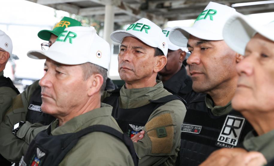 Entre os maquinários enviados estão um caminhão caçamba, três carregadeiras, duas escavadeiras, três caminhões basculantes, duas retroescavadeiras, duas motoniveladoras, um caminhão de transporte, um carregador frontal, um trator de esteira, dois caminhões-pipas, além de veículos leves de apoio e geradores de energia. Foto: Rodrigo Félix Leal/Seil