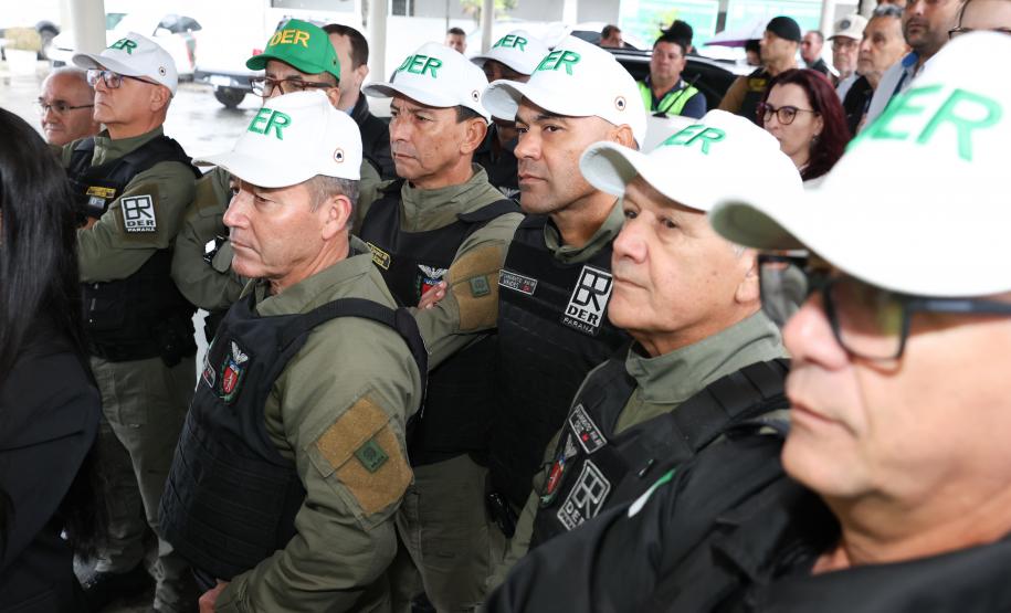 Entre os maquinários enviados estão um caminhão caçamba, três carregadeiras, duas escavadeiras, três caminhões basculantes, duas retroescavadeiras, duas motoniveladoras, um caminhão de transporte, um carregador frontal, um trator de esteira, dois caminhões-pipas, além de veículos leves de apoio e geradores de energia. Foto: Rodrigo Félix Leal/Seil