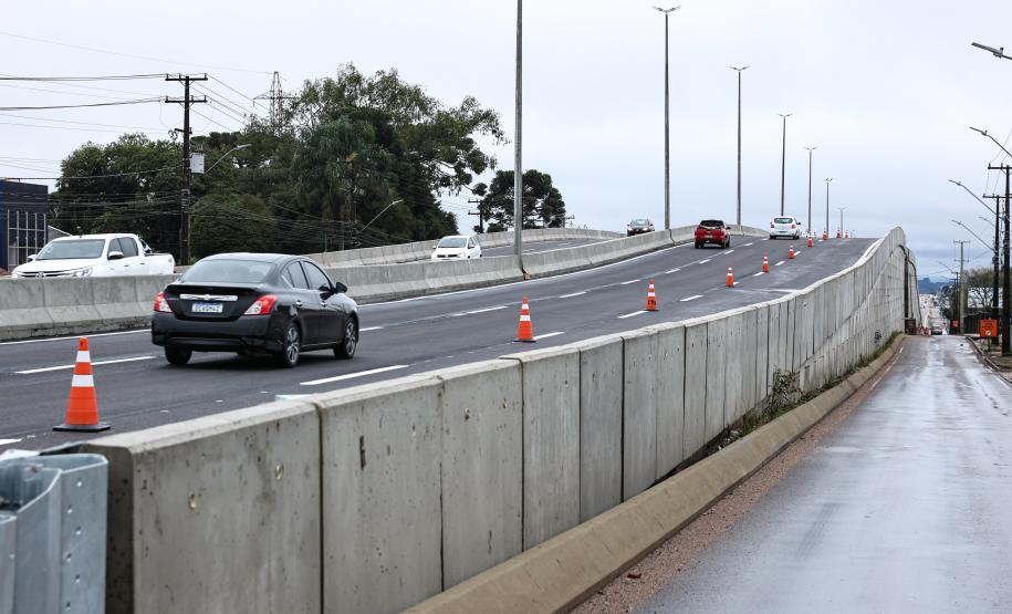 Novo viaduto de São José dos Pinhais tem pista superior liberada Foto: Rodrigo Félix Leal/SEIL-PR