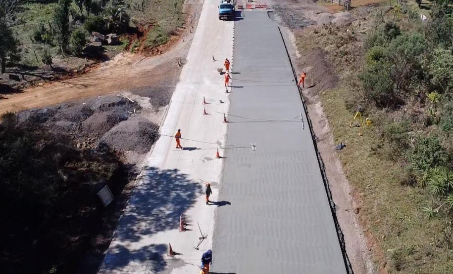 Em quatro meses, pavimentação em concreto entre Palmas e Clevelândia passa de 40%