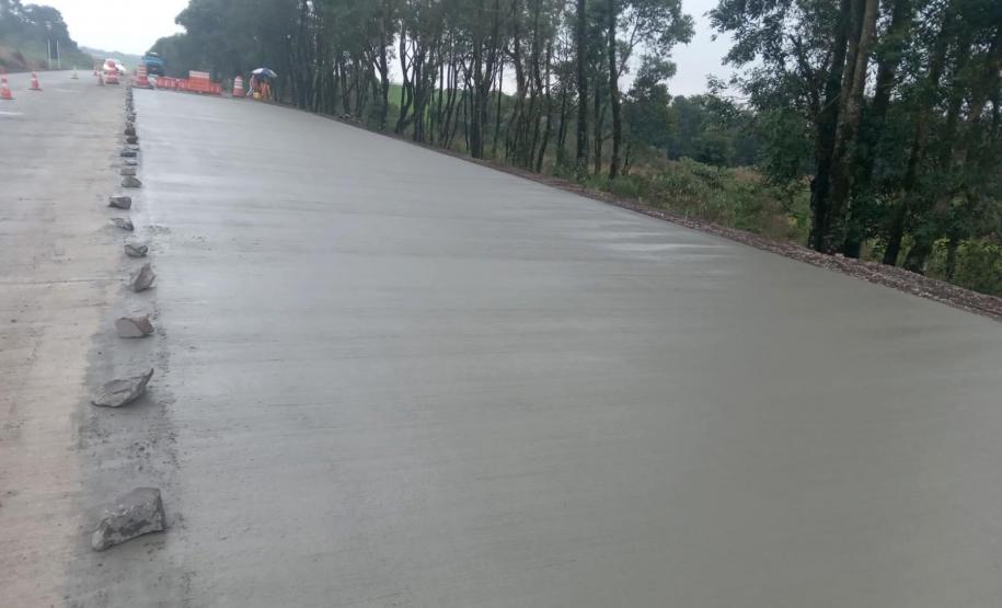 Em quatro meses, pavimentação em concreto entre Palmas e Clevelândia passa de 40%