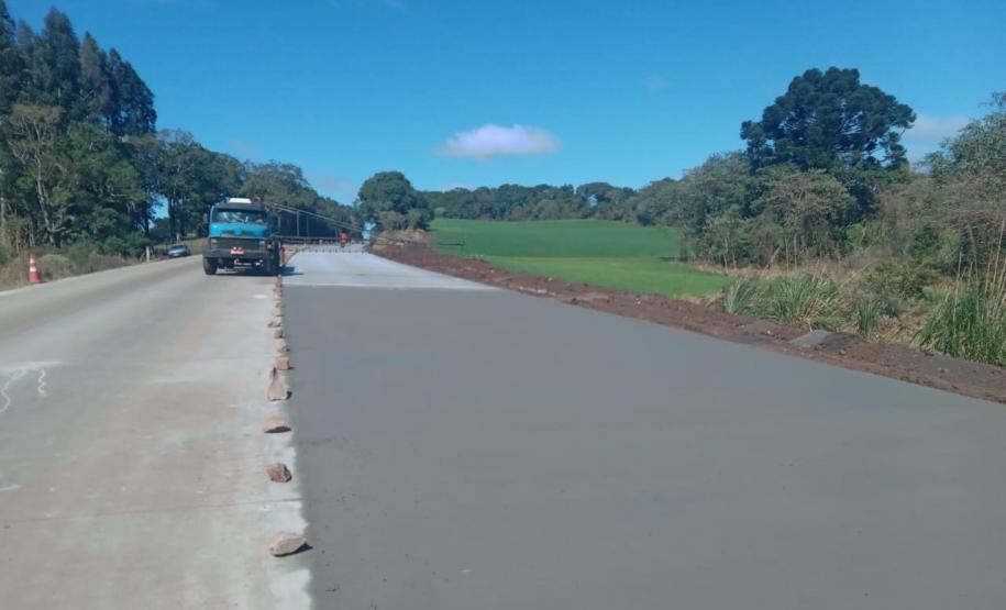 Em quatro meses, pavimentação em concreto entre Palmas e Clevelândia passa de 40%