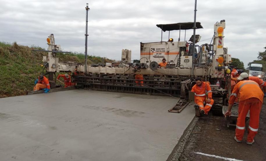 Em quatro meses, pavimentação em concreto entre Palmas e Clevelândia passa de 40%