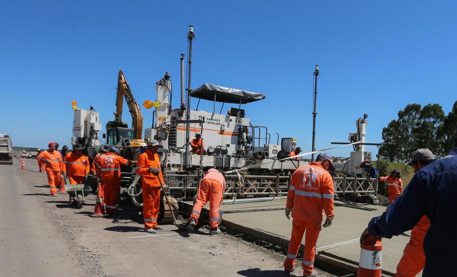 Pavimentação em concreto Da PRC-280 avança 1 Km por dia.  Palmas, 20/12/2021