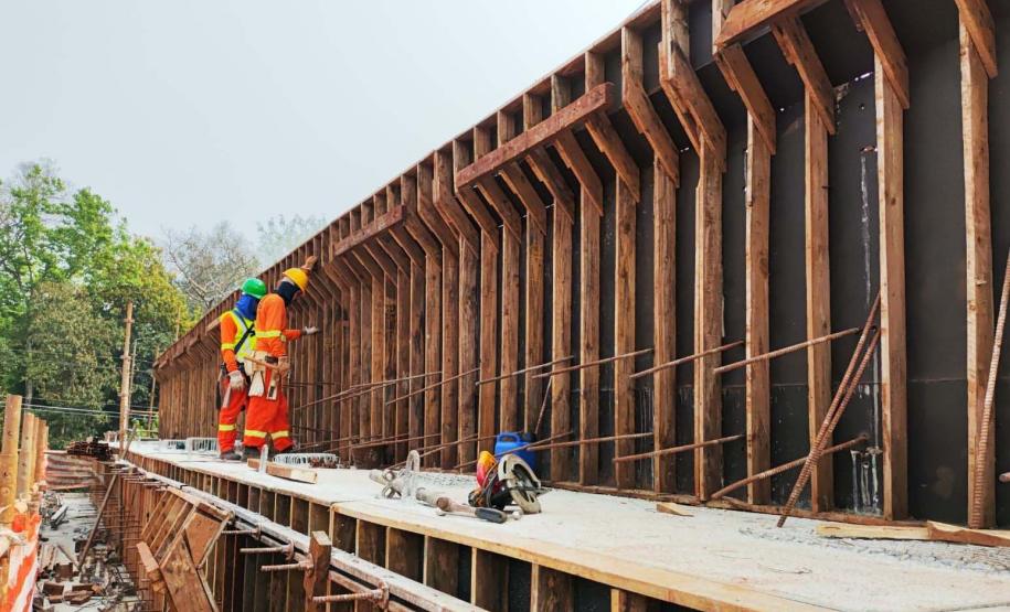 Construção das vigas Rodovia das Cataratas