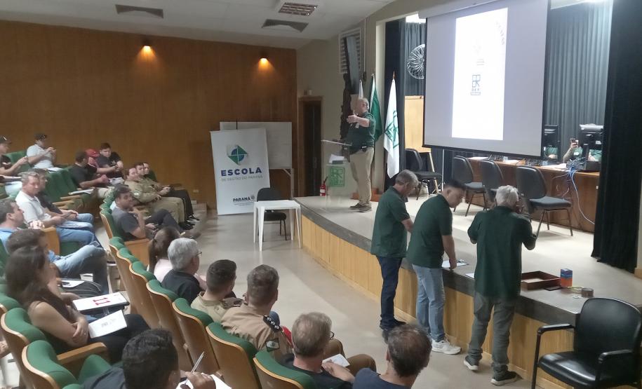 Leilão de sucatas DER/PR