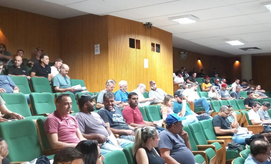 Leilão de sucatas DER/PR