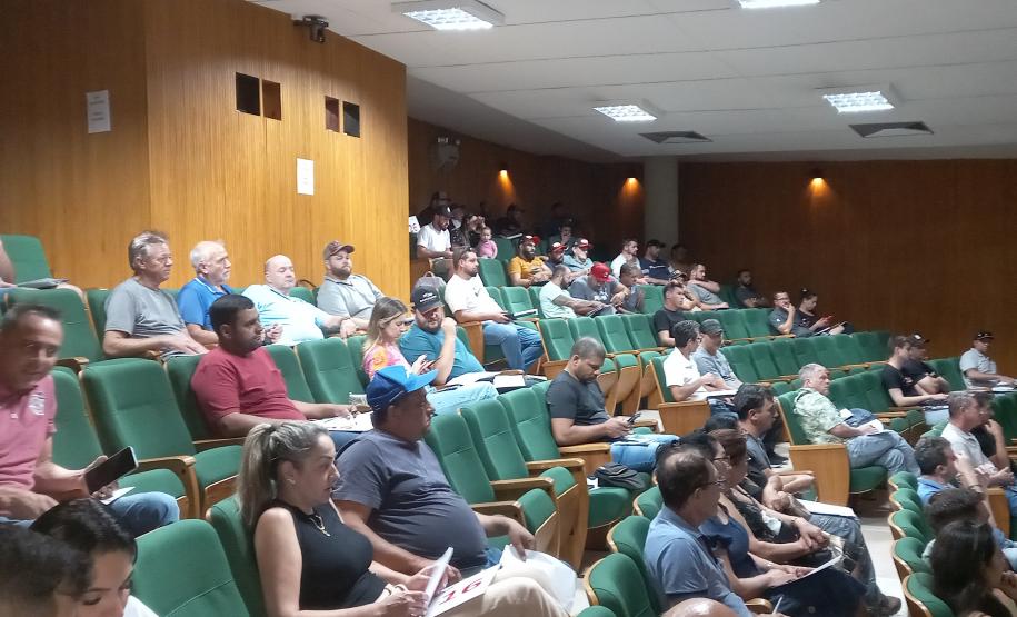 Leilão de sucatas DER/PR