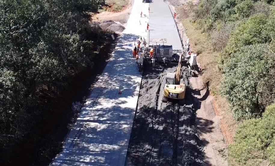 Em quatro meses, pavimentação em concreto entre Palmas e Clevelândia passa de 40%