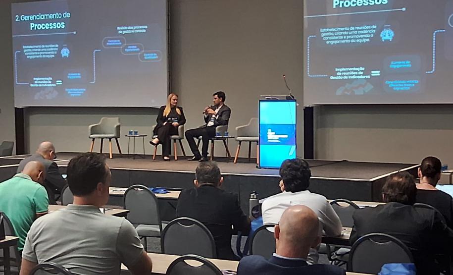 Portos do Paraná apresenta modelo de gestão operacional em evento do setor