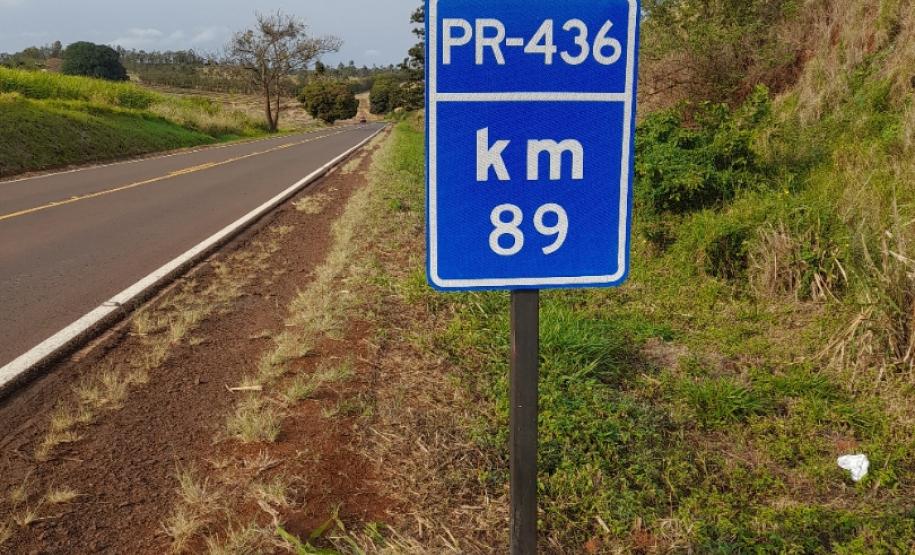 DER/PR melhora sinalização viária da PR-436 em Bandeirantes