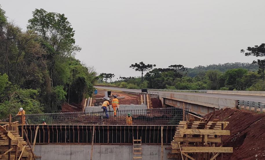 PR-445 terá pare e siga nos próximos dias para içamento de vigas em pontes e viadutos - Ponte sobre o Rio Apucaraninha