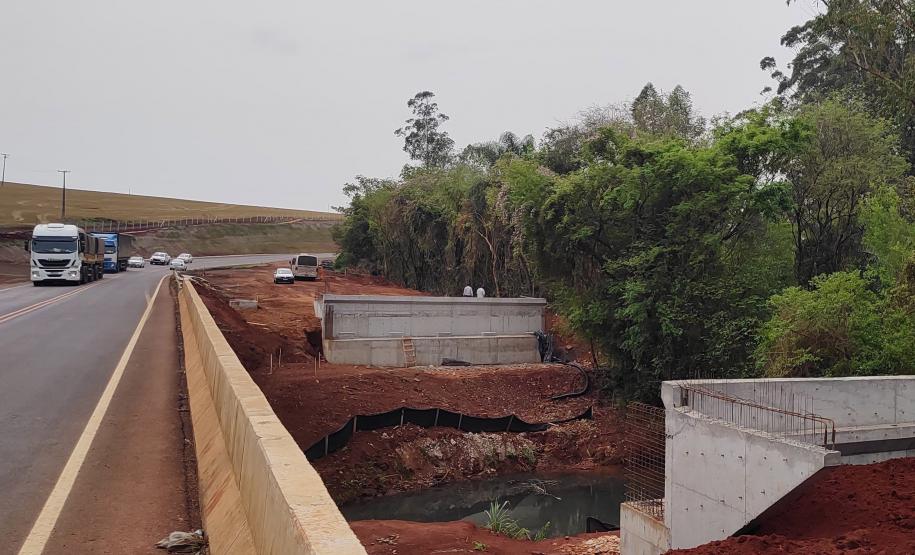 PR-445 terá pare e siga nos próximos dias para içamento de vigas em pontes e viadutos - Ponte sobre o Rio Apucaraninha