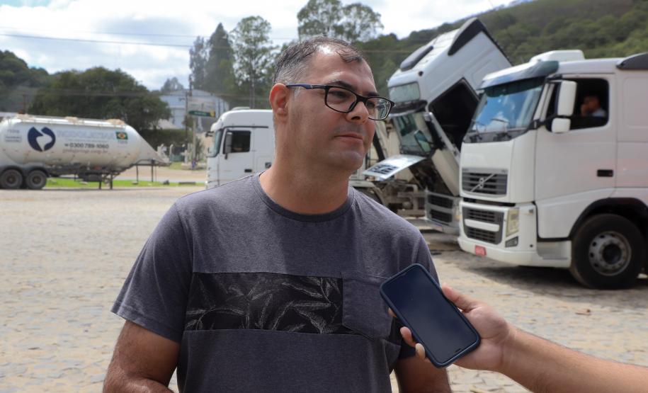 Nova Rodovia dos Minérios: duplicação transforma a vida de comerciantes e moradores. Na foto, Luciano Simioni, 47 anos.