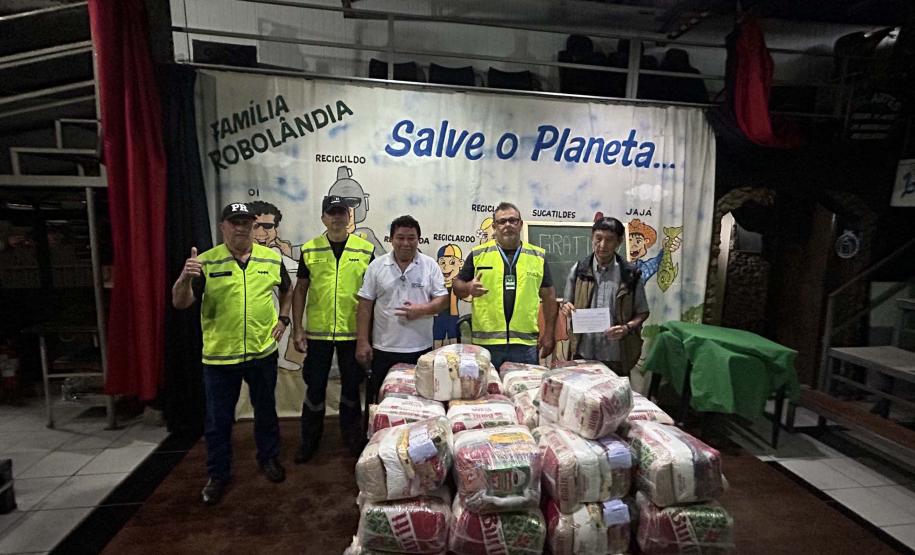 Cestas básicas sendo distribuídas em Paranaguá