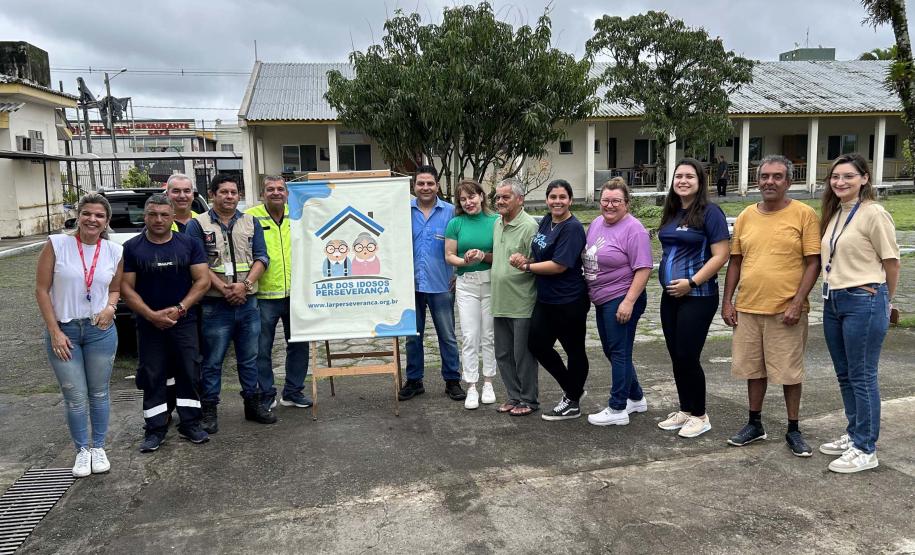 Cestas básicas sendo distribuídas em Paranaguá