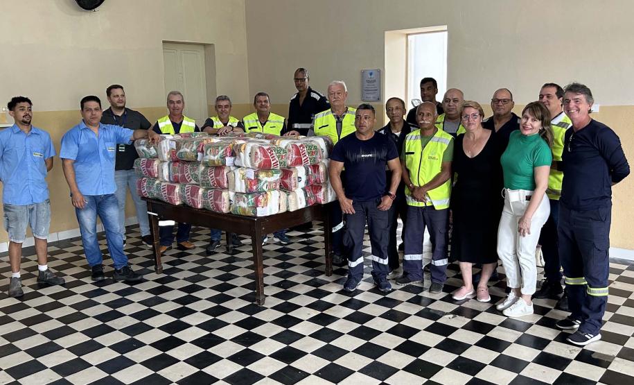 Cestas básicas sendo distribuídas em Paranaguá