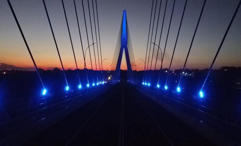 Novembro Azul: Ponte da Integração Brasil Paraguai ganha iluminação azul