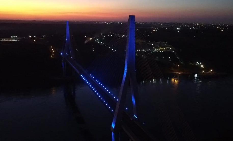 Novembro Azul: Ponte da Integração Brasil Paraguai ganha iluminação azul