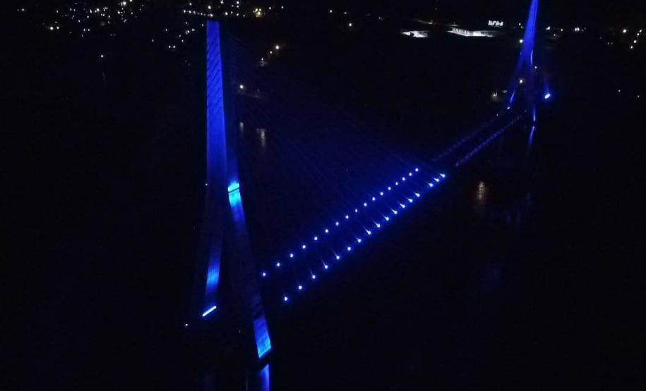 Novembro Azul: Ponte da Integração Brasil Paraguai ganha iluminação azul