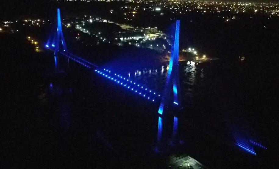 Novembro Azul: Ponte da Integração Brasil Paraguai ganha iluminação azul