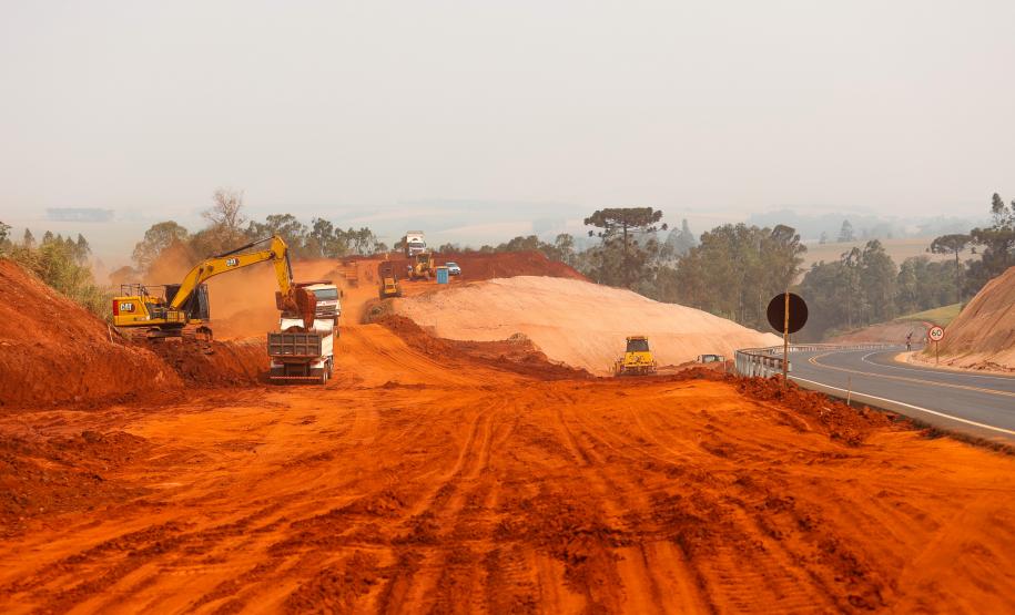 Na foto, obras no trecho entre Mauá da Serra e Antonina.