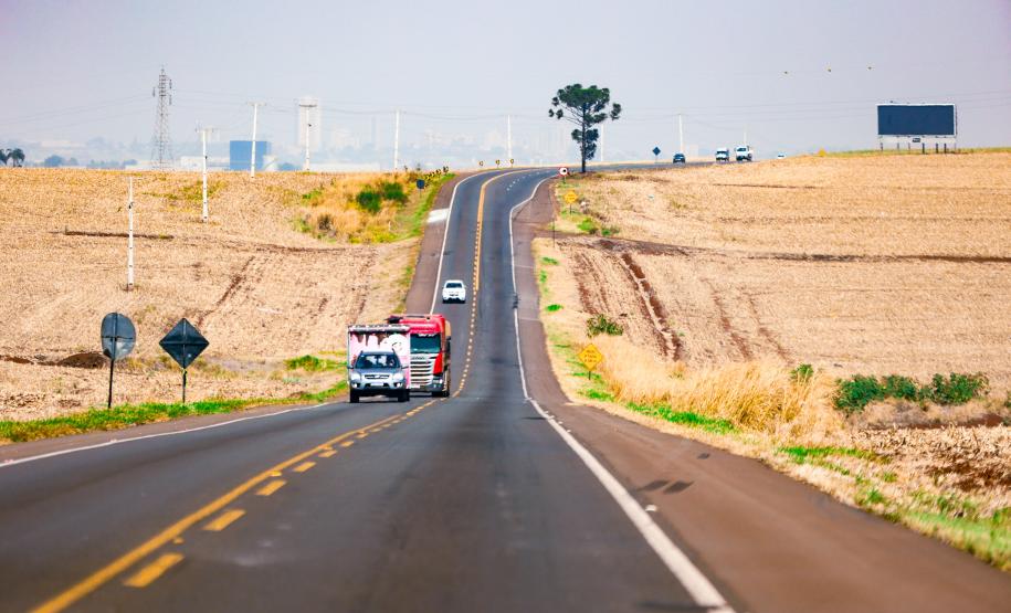 Na foto, PR-323 entre Londrina e São Paulo