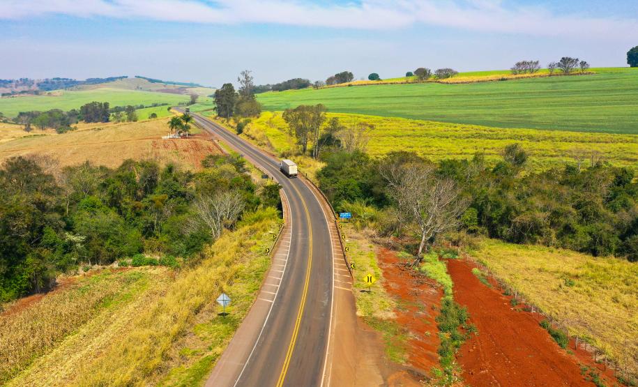 Na foto, PR-323 entre Londrina e São Paulo