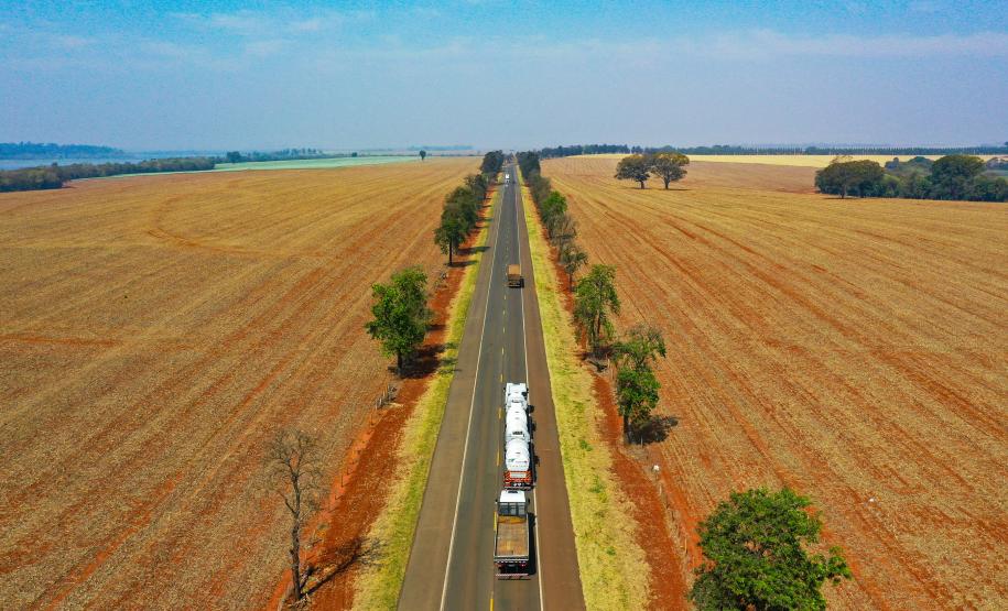 Na foto, PR-323 entre Londrina e São Paulo