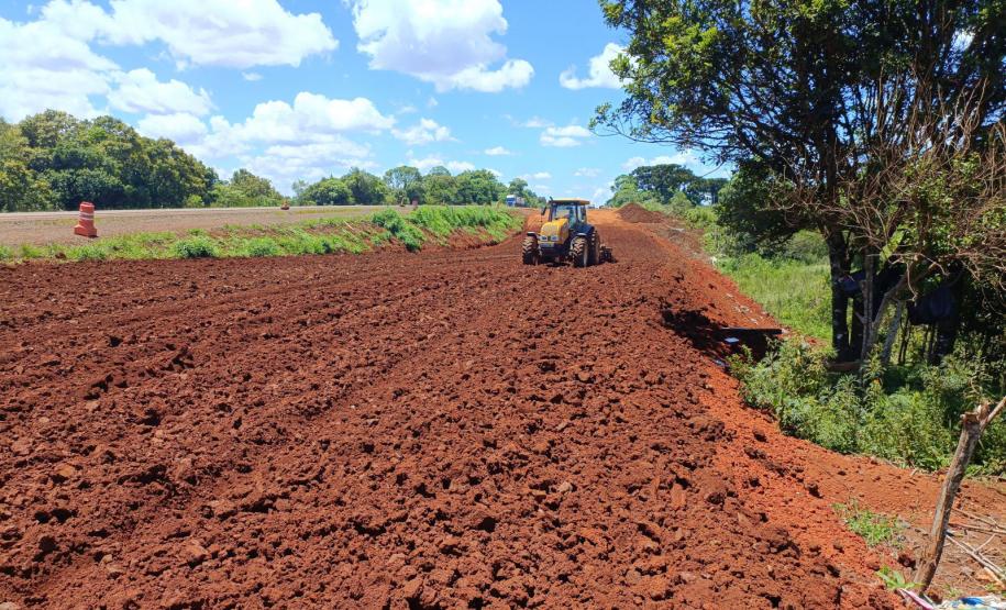 máquinas na obra de concretagem na duplicação em Guarapuava
