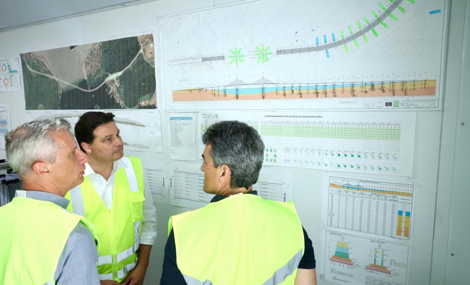 O secretário de Estado da Infraestrutura e Logística, Sandro Alex, O diretor-presidente do DER/PR, Fernando Furiatti