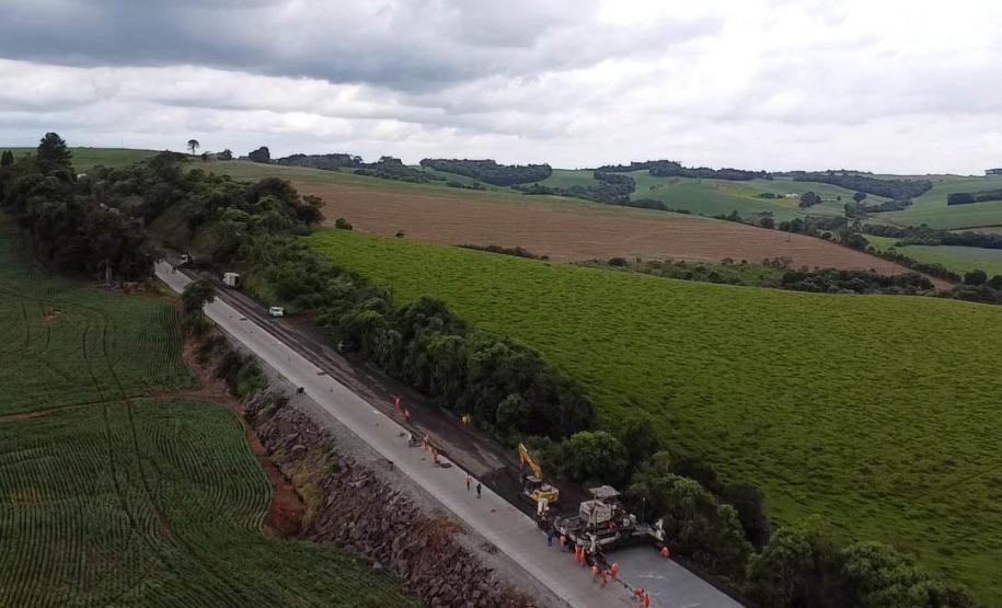 Obras na pista de concreto da PRC-280
