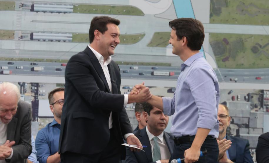 O governador Carlos Massa Ratinho Junior e o prefeito de Curitiba, Eduardo Pimentel, anunciam nesta terça-feira (01), no Palácio Iguaçu, um convênio para implantação de duas trincheiras na Linha Verde.