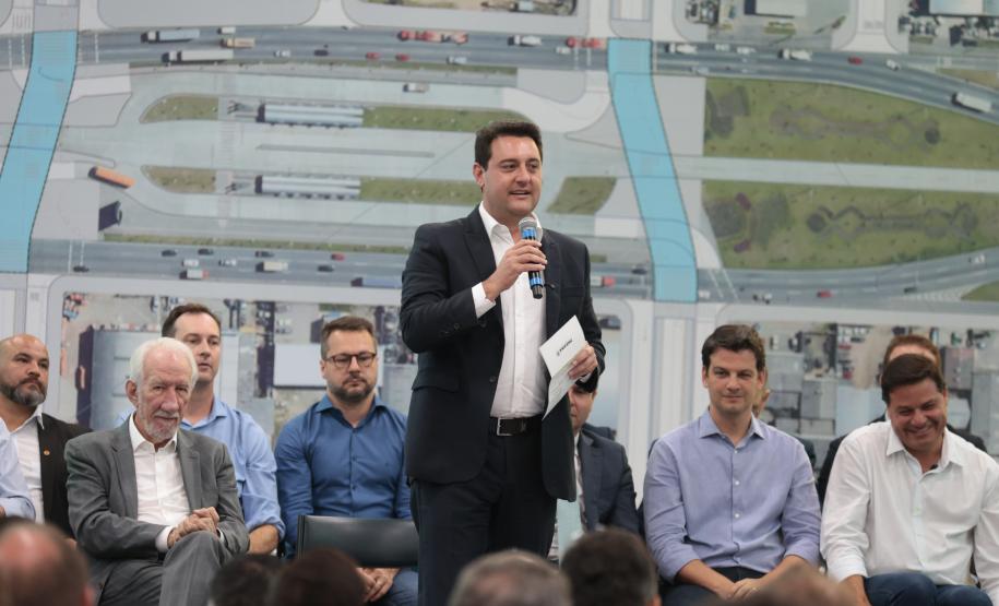 governador, Ratinho Junior, discursando