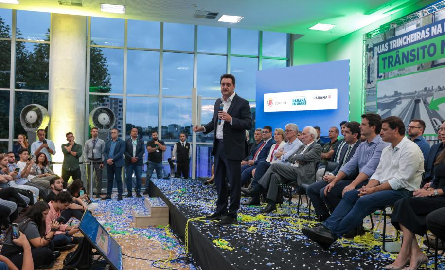 o governador discursando