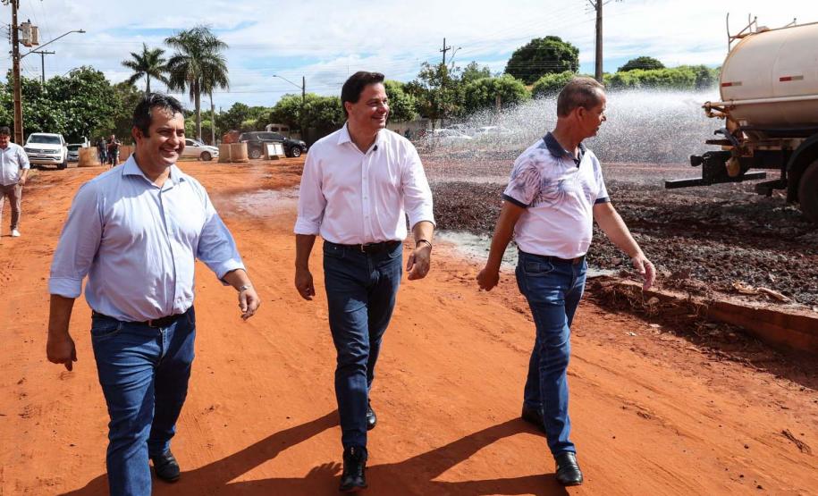 homens na obra do viaduto de Iporã