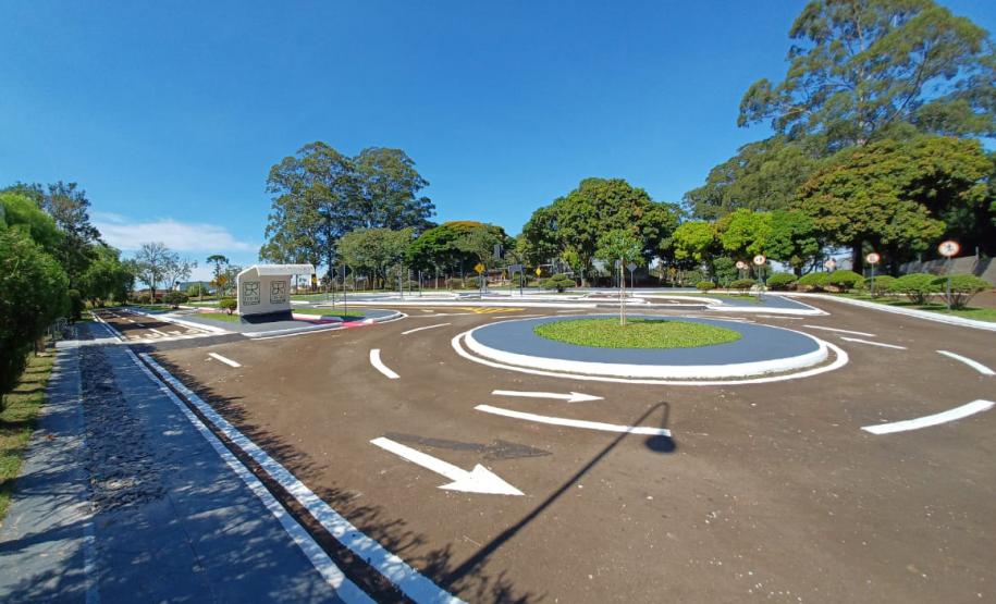 rua da Escola de Trânsito do DER/PR