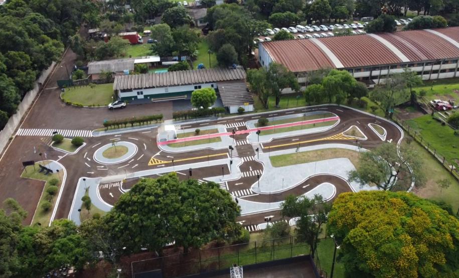 rua da Escola de Trânsito do DER/PR vista de cima
