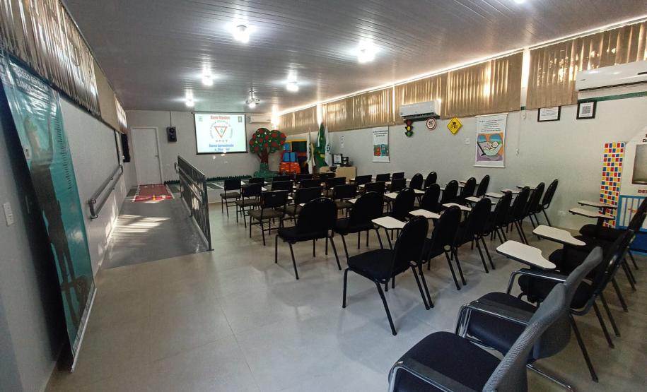Palco temático da Escola de Trânsito do DER/PR em Cascavel