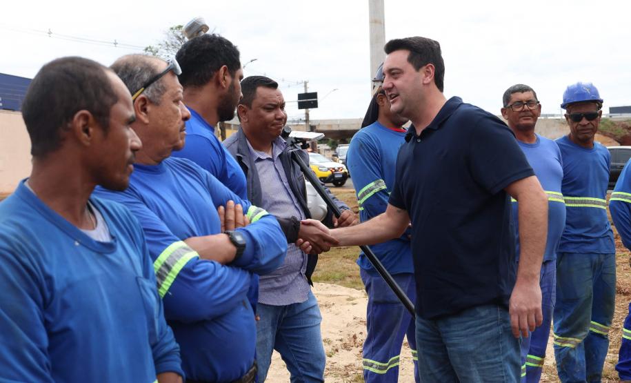 Governador, Ratinho Júnior, com os trabalhadores da obra