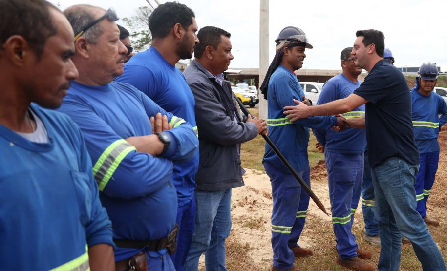 Governador, Ratinho Júnior, com os trabalhadores da obra