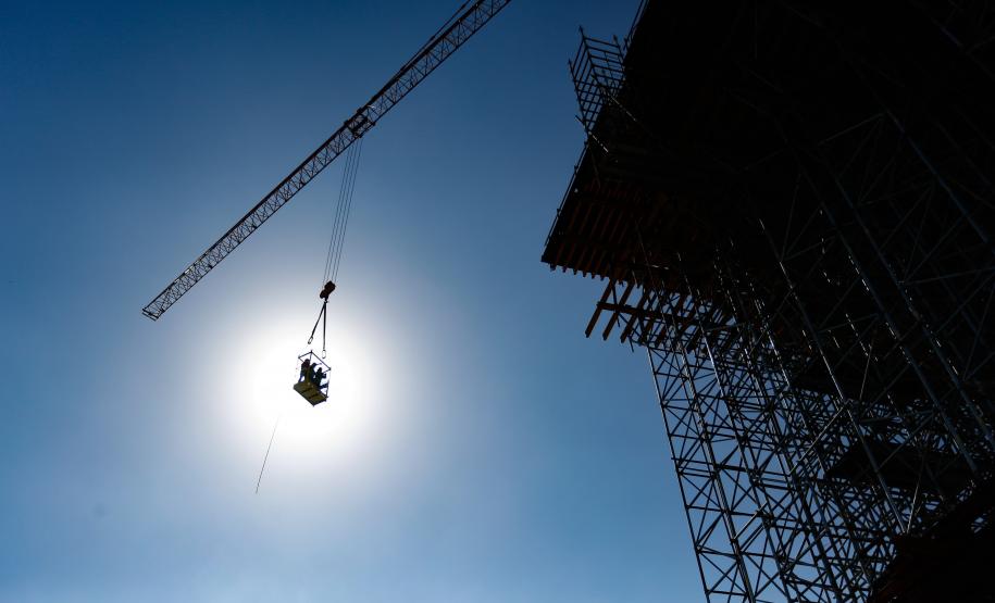 o governador e secretario de infraestrutura na obra